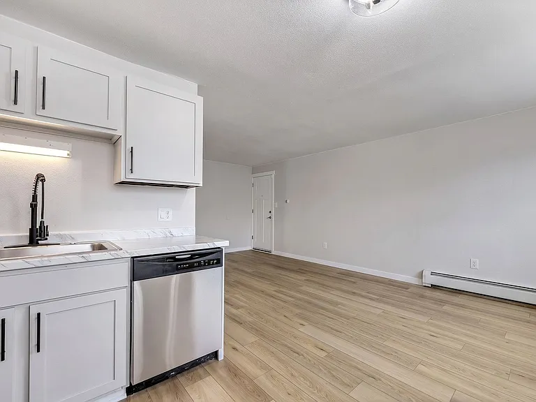 Hawk Point Apartments — Photo 13