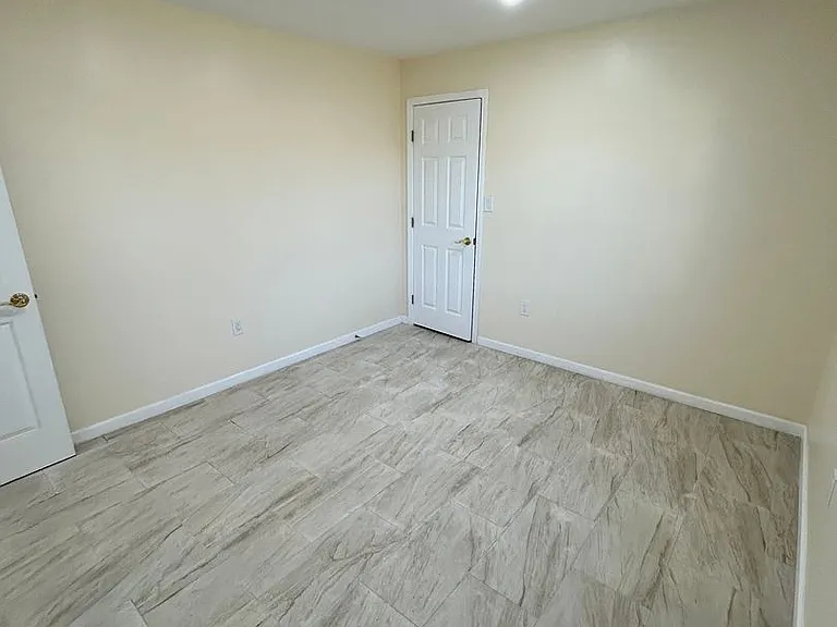 2433 Wakulla Ave — Photo 15