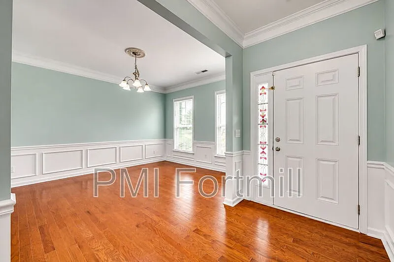 5 bed, 3.5 bath, 3250 sqft, $3,300 — Photo 3