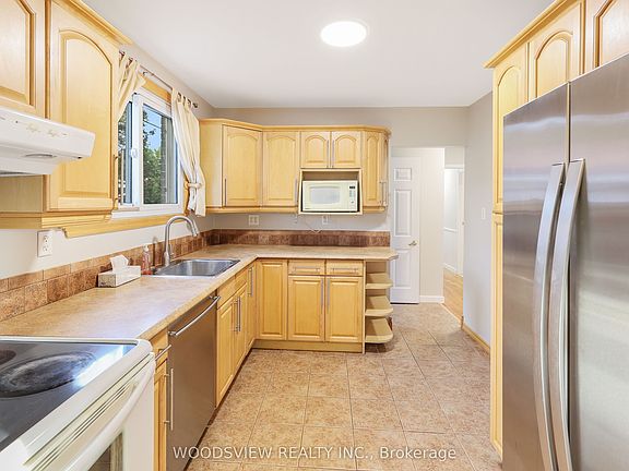 4th image of 851 Moretta Ave