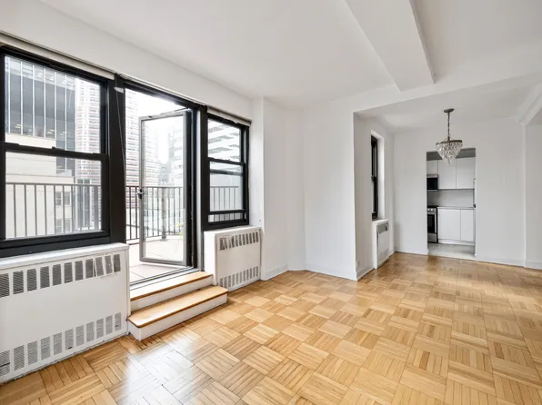 135 East 54th Street image 3 of 10
