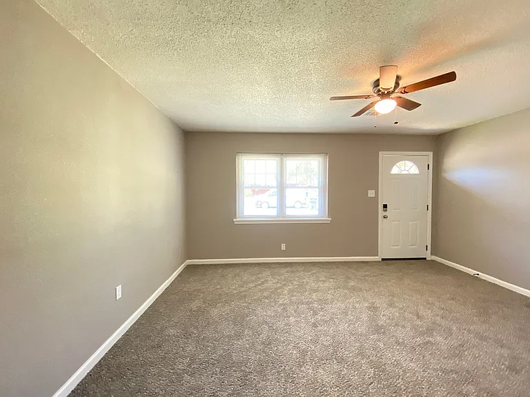 64 Hill Ln — Photo 8