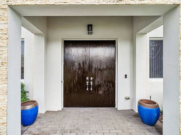 2nd image of 1211 Pioneer Way