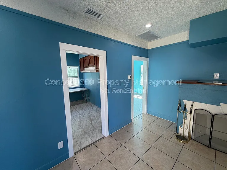 1124 Nadeau St — Photo 11