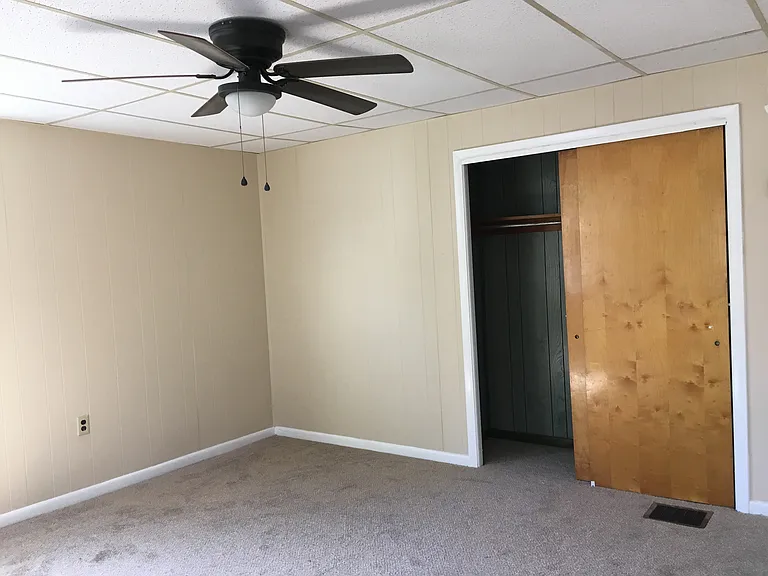 Large bedroom facing Morris St with large closet.