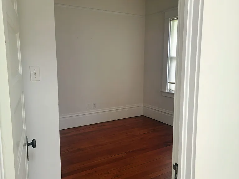 19 Park Ave — Photo 17
