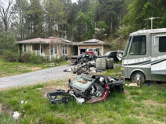 2nd image of 998 Clyde Bird Rd