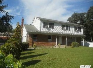 39 Nelson Rd, Selden, NY 11784