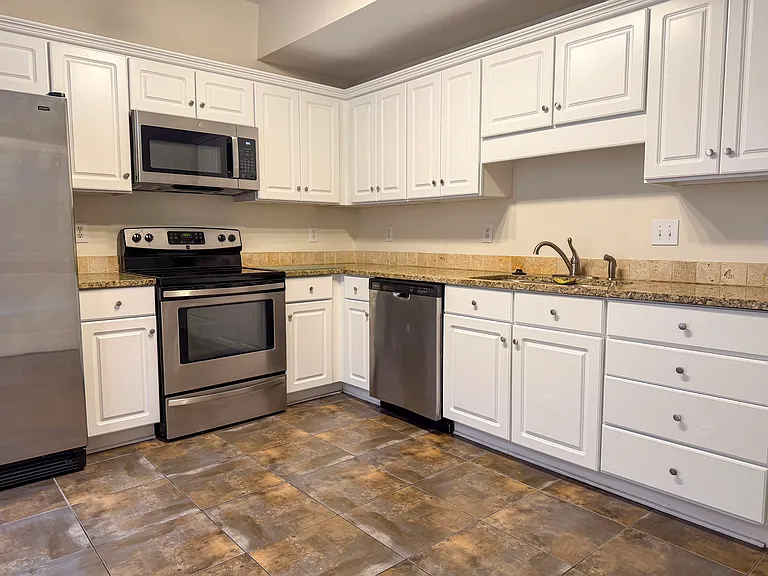 112 Sheffield Ct — Photo 7