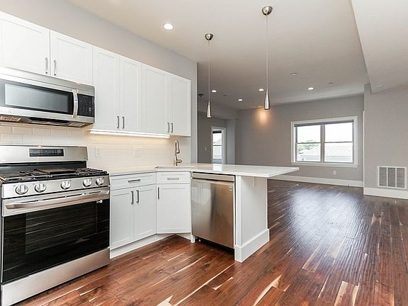 2nd image of 120 W 7th St APT 505