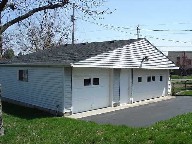 3 Car Garage