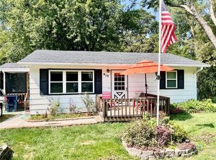 910 N 9th St, Wathena, KS 66090
