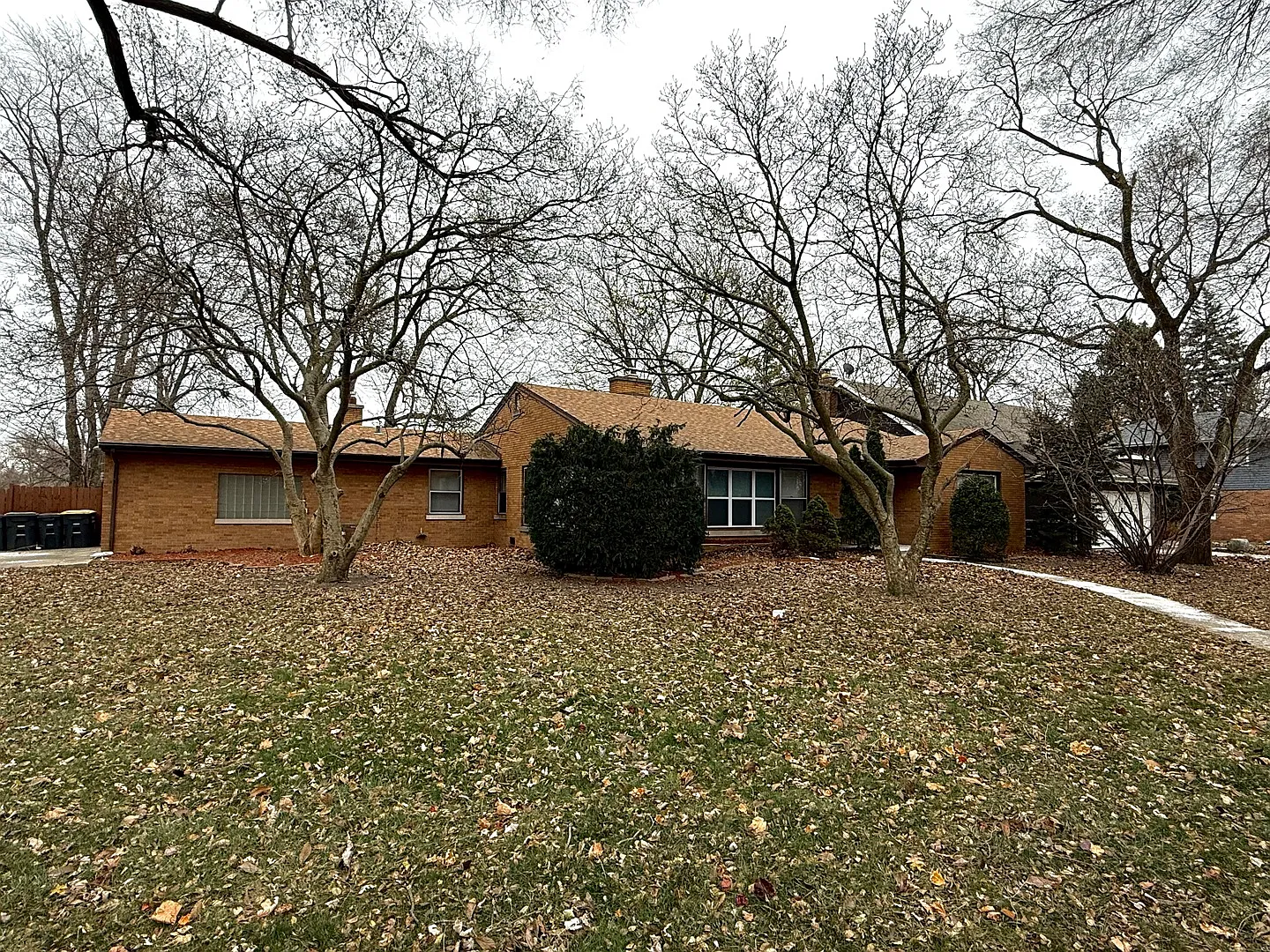 17611 Henry St photo 1