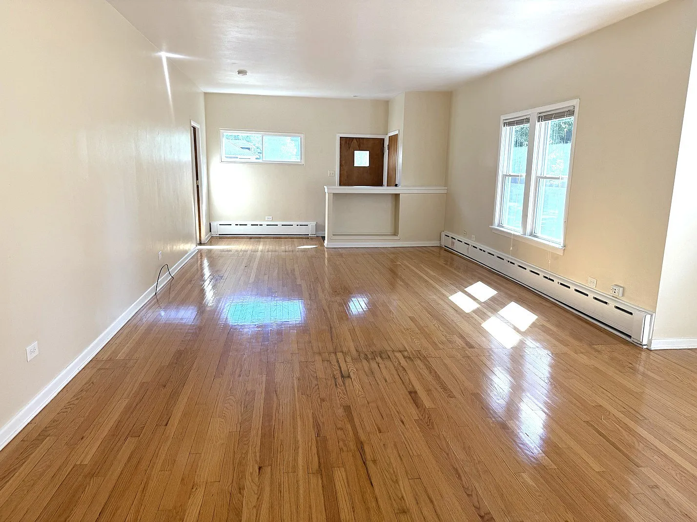 3 bed, 1288 sqft, $2,100 — Photo 3