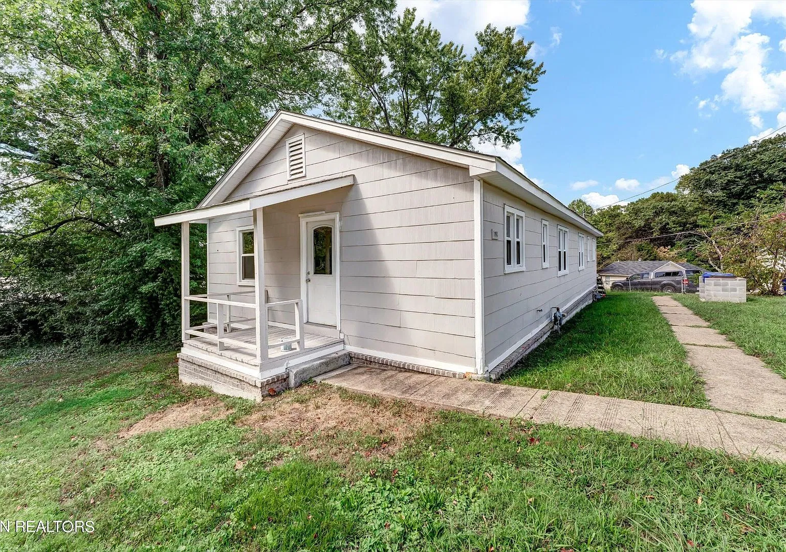 Oak Ridge Duplex — Photo 2
