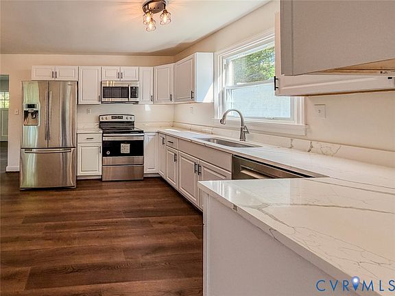 4th image of 9812 S Wagstaff Cir