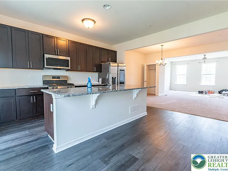 1374 Black Forest Dr — Photo 15