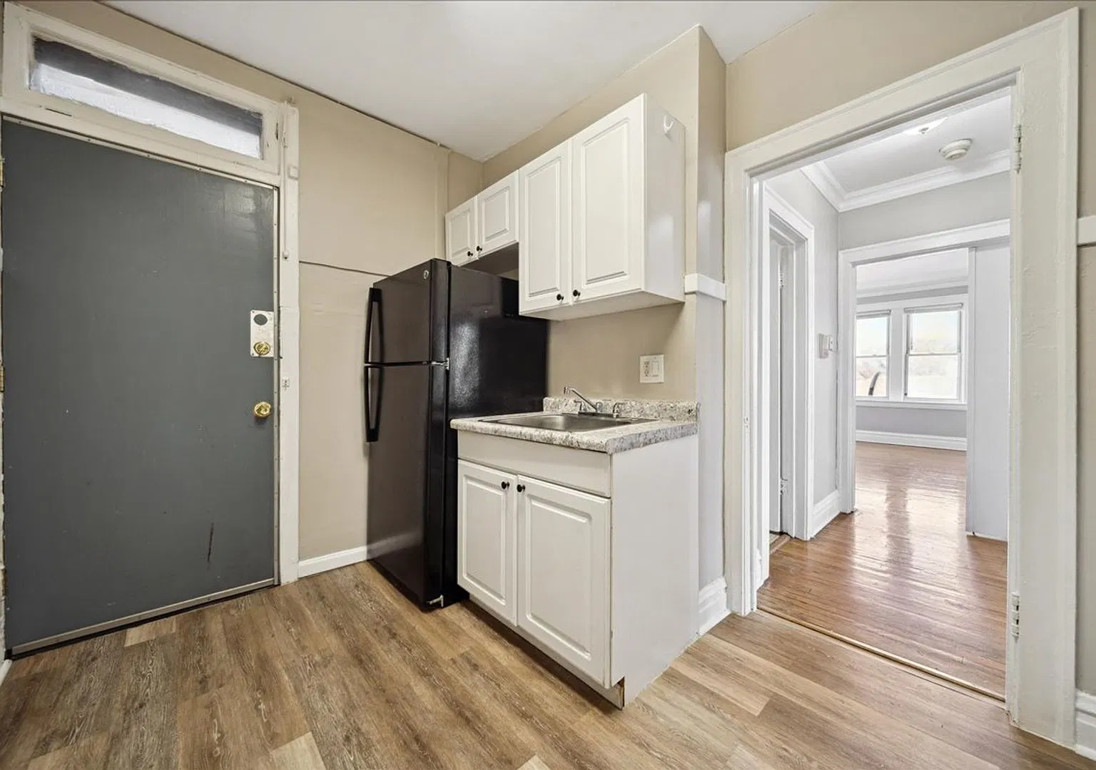 2 Bedroom apartment — Photo 3