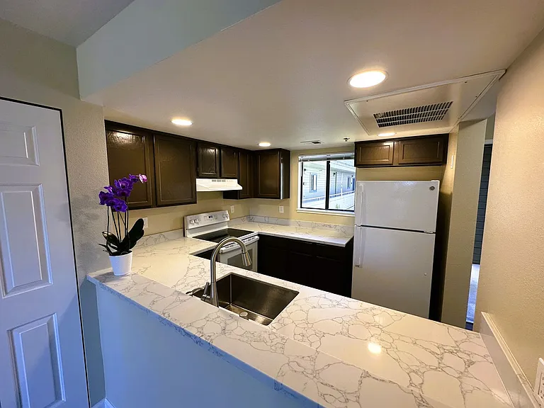 202 Mariner Way — Photo 4