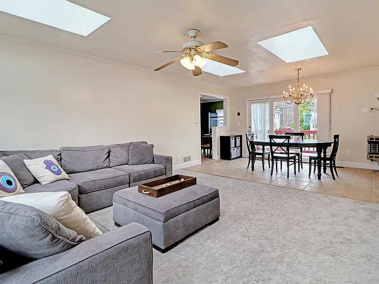 1 Salem Pl — Photo 3