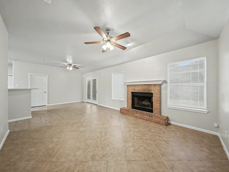 1202 Frio St — Photo 7