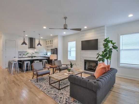 5th image of 908 15th Ave S