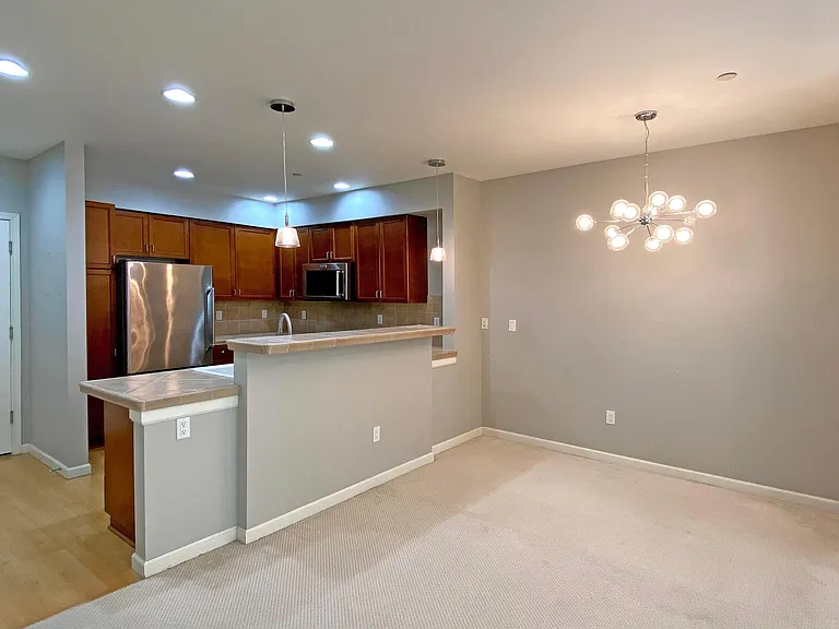 11004 NE 11th St #301 — Photo 9