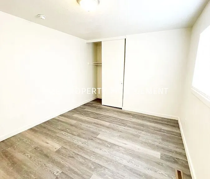 1054 W Goodyear Ave #F — Photo 4