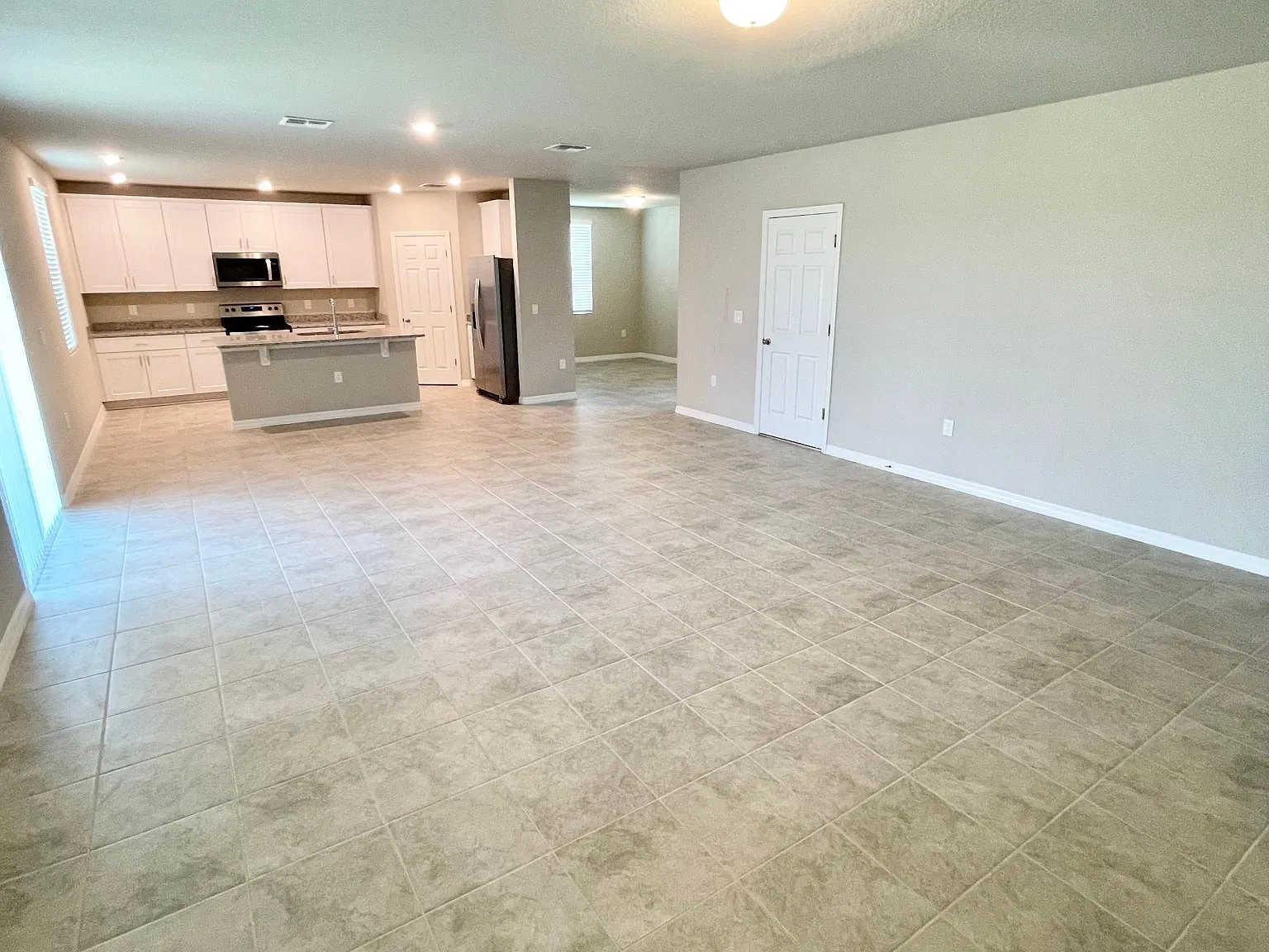 4 bed, 2631 sqft, $2,595 — Photo 3