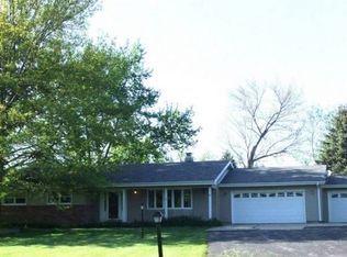 26800 Willow Creek Rd, Sterling, IL 61081