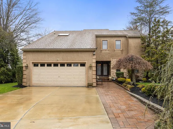 20 Golf View Dr, Voorhees, NJ 08043