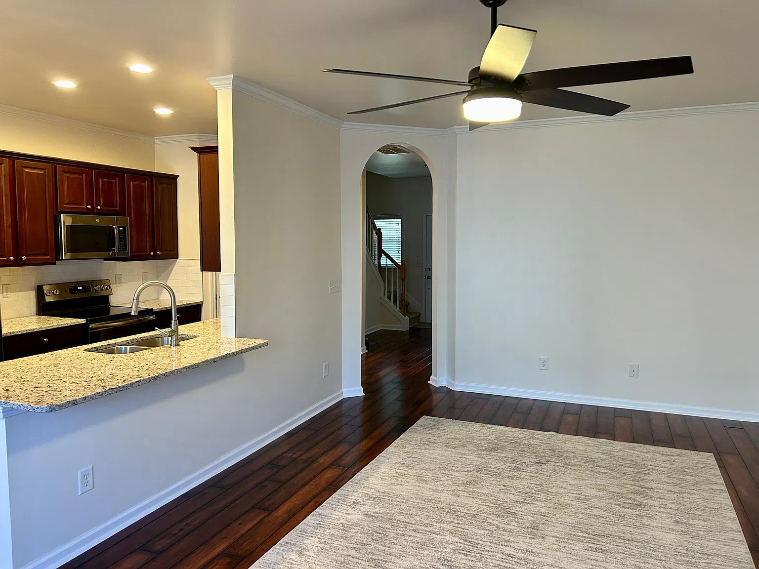 4 bed, 2192 sqft, $2,300 — Photo 4