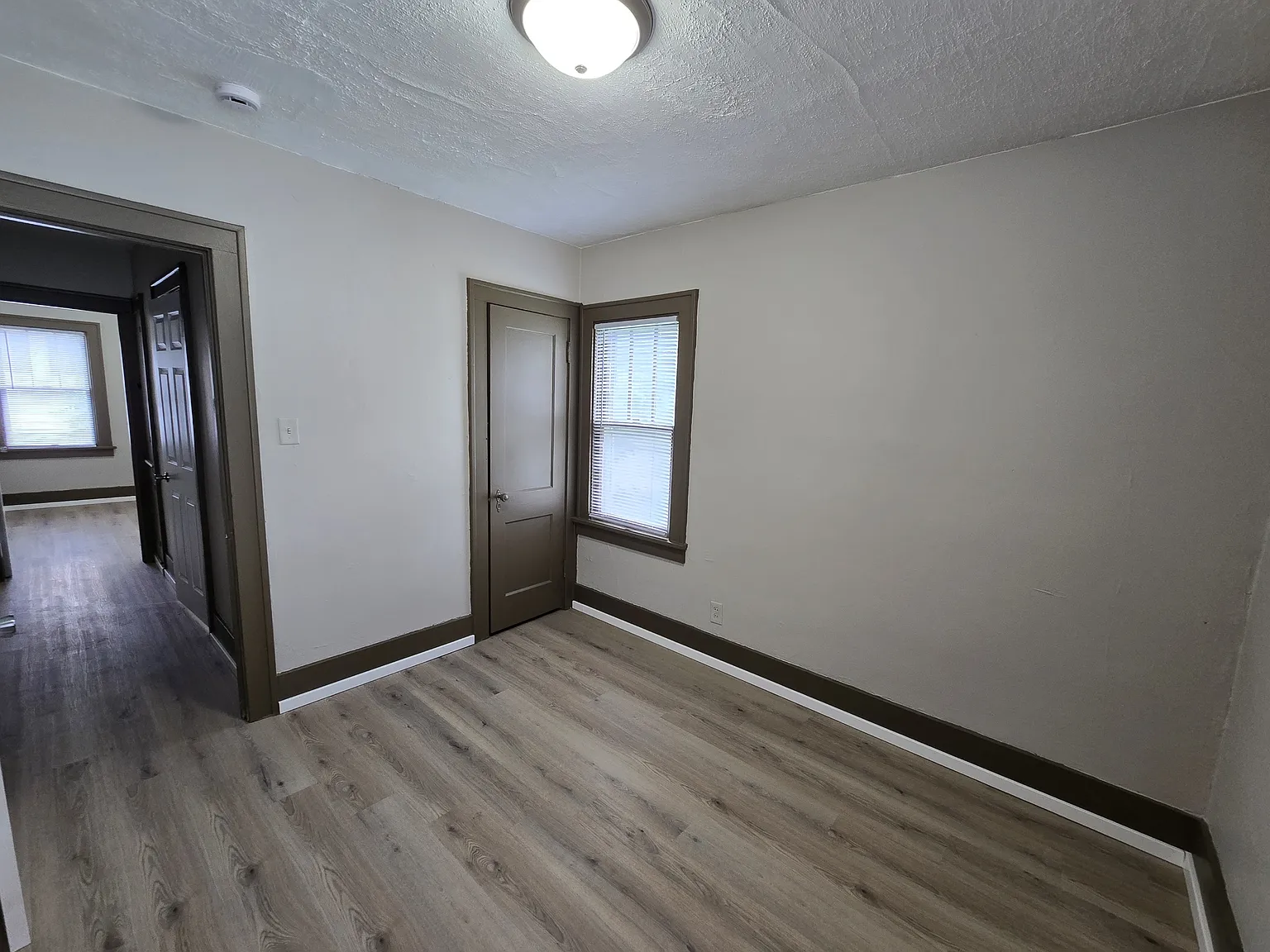 947 Newton Street - 1 — Photo 3