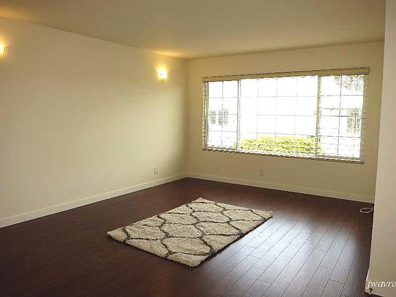 5th image of 1915 Greenwich St APT 6