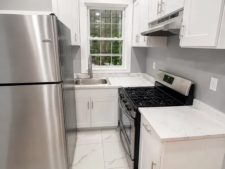 1246 Morton St — Photo 3