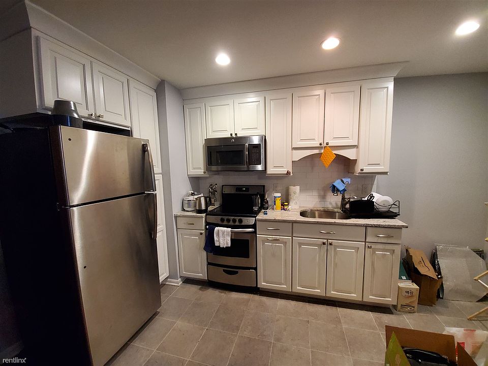 1st image of 39 Hoyt St