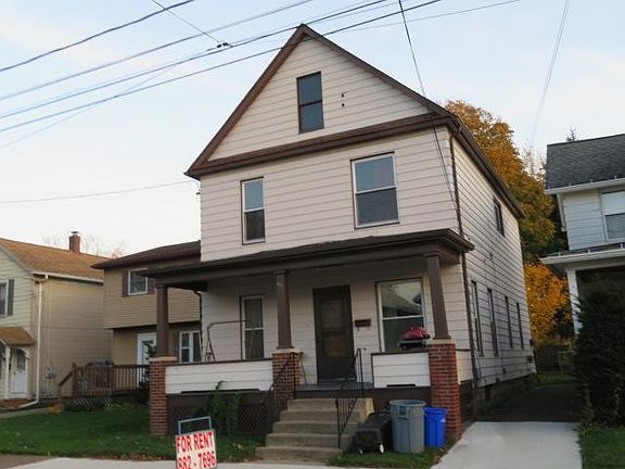 front of 931 West 28th