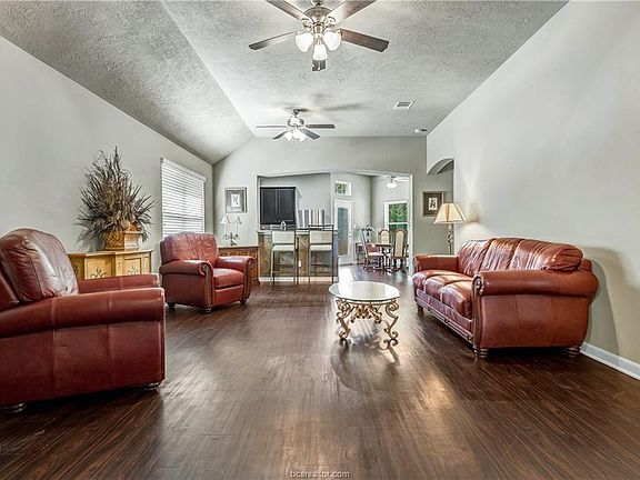 2nd image of 1748 Twin Pond Cir