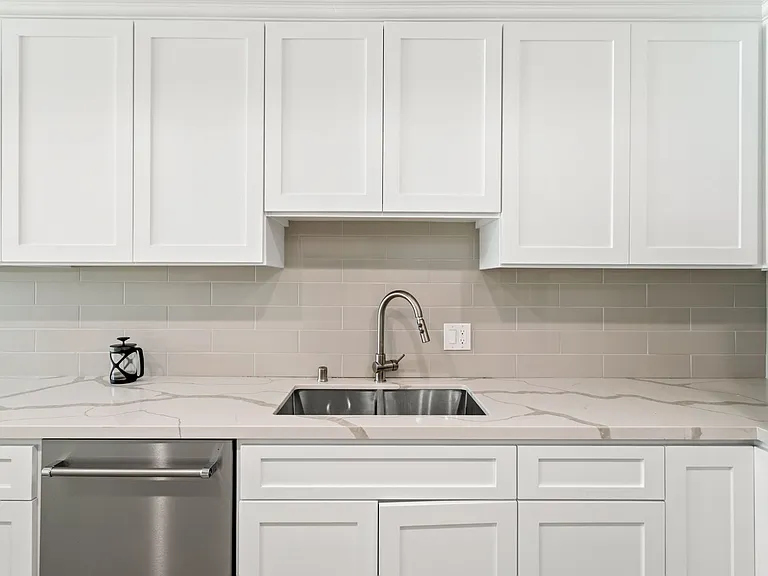 430 N Maple Dr — Photo 10