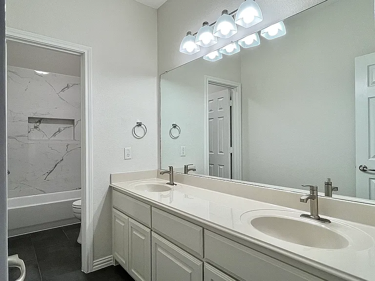 2204 Paige Ct — Photo 33