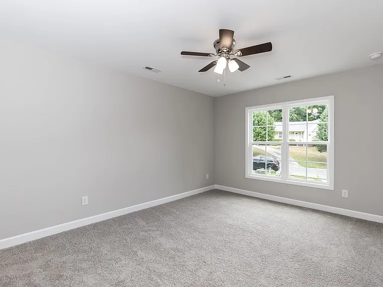 737 Grover Ln — Photo 18