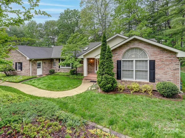 2069 Deep Woods Dr, Hendersonville, NC 28739