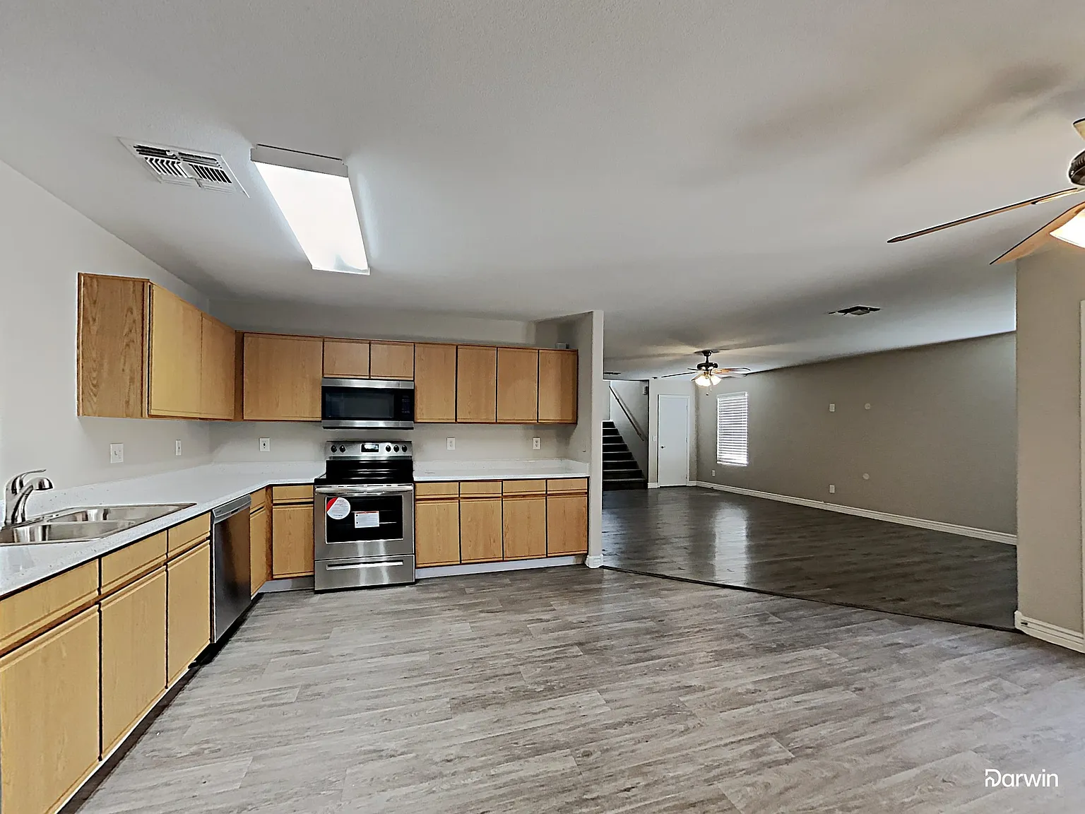 3 bed, 2.5 bath, 2191 sqft, $2,095 — Photo 2