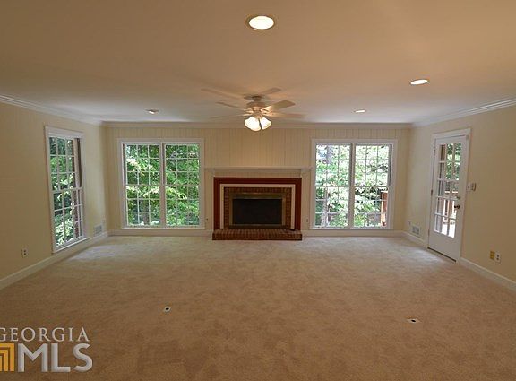 4th image of 3983 Glen Meadow Dr