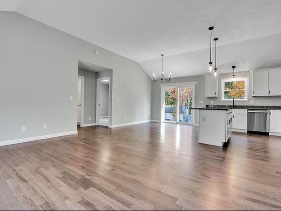 4th image of 9 Oakland Street