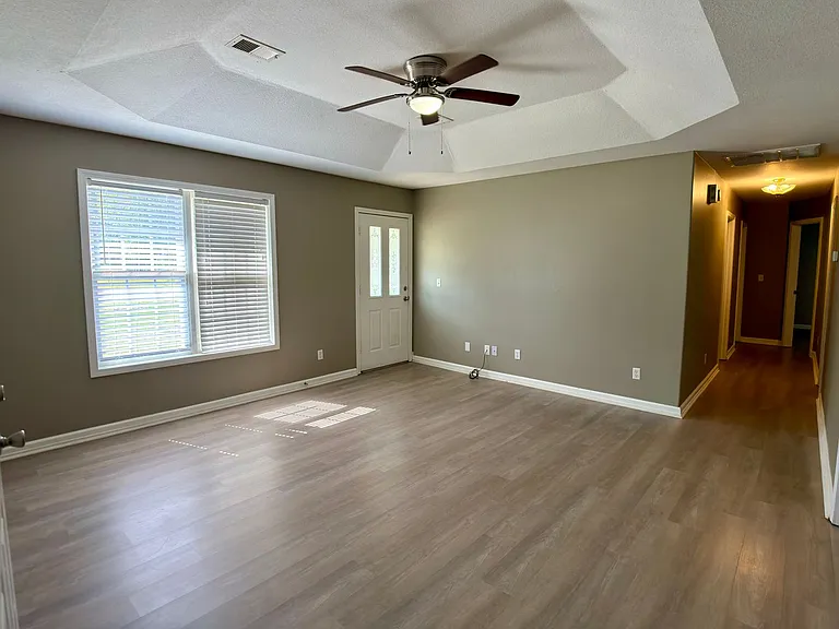 107 Logan St — Photo 2