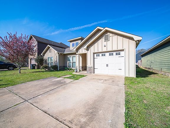 2nd image of 3 Hickory Heights Dr
