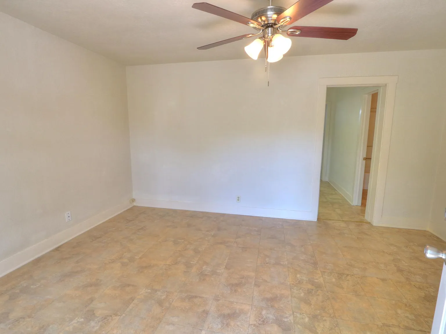 1 bed, 560 sqft, $695 — Photo 2
