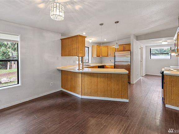4th image of 26807 Webb Cir NE