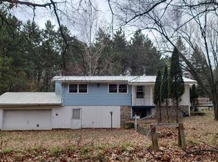 W10769 Cottonville Ave, Hancock, WI 54943